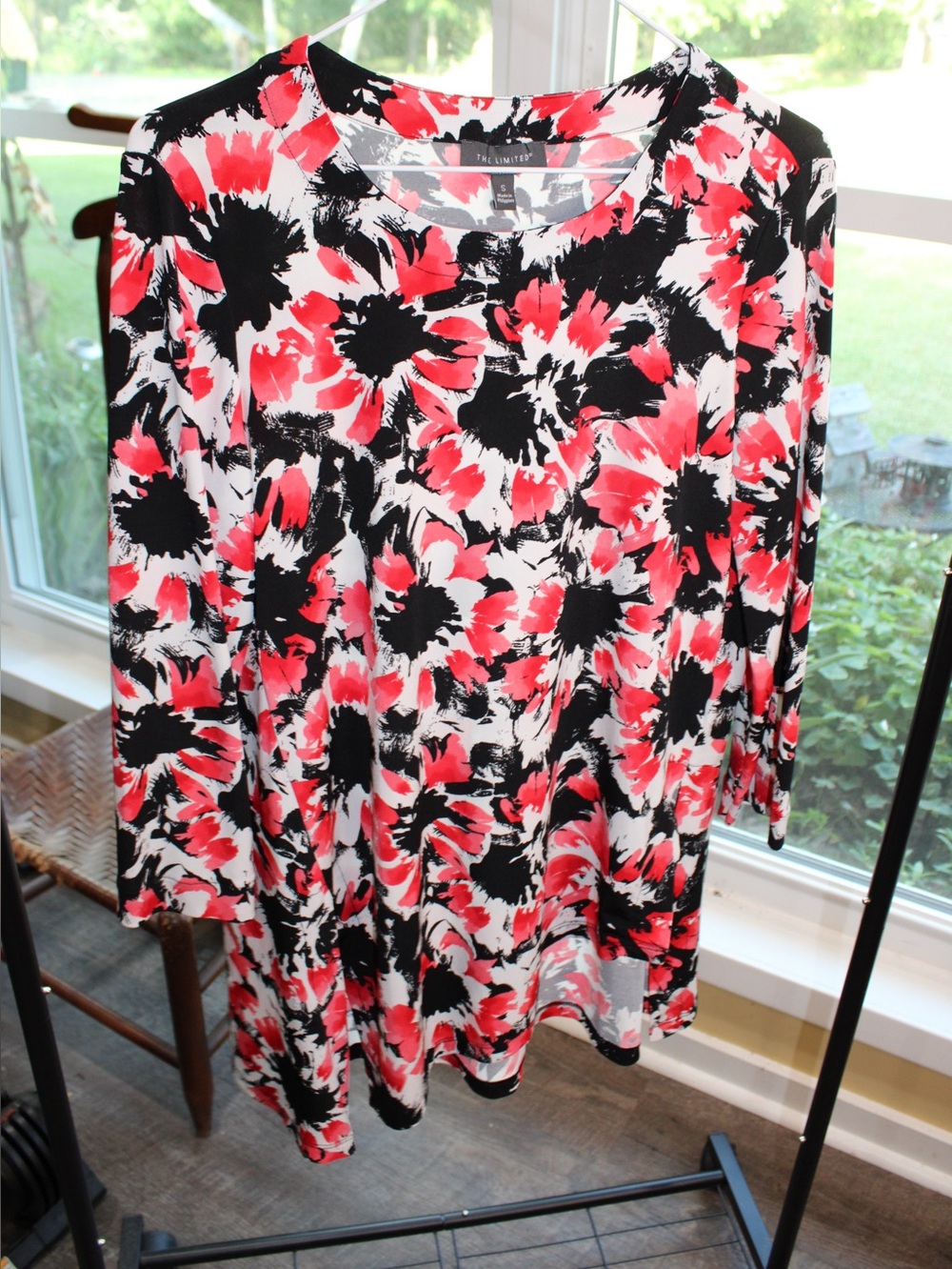 The Limited Floral Swing Tunic Top Women’s Small Red Black White Long Sleeve